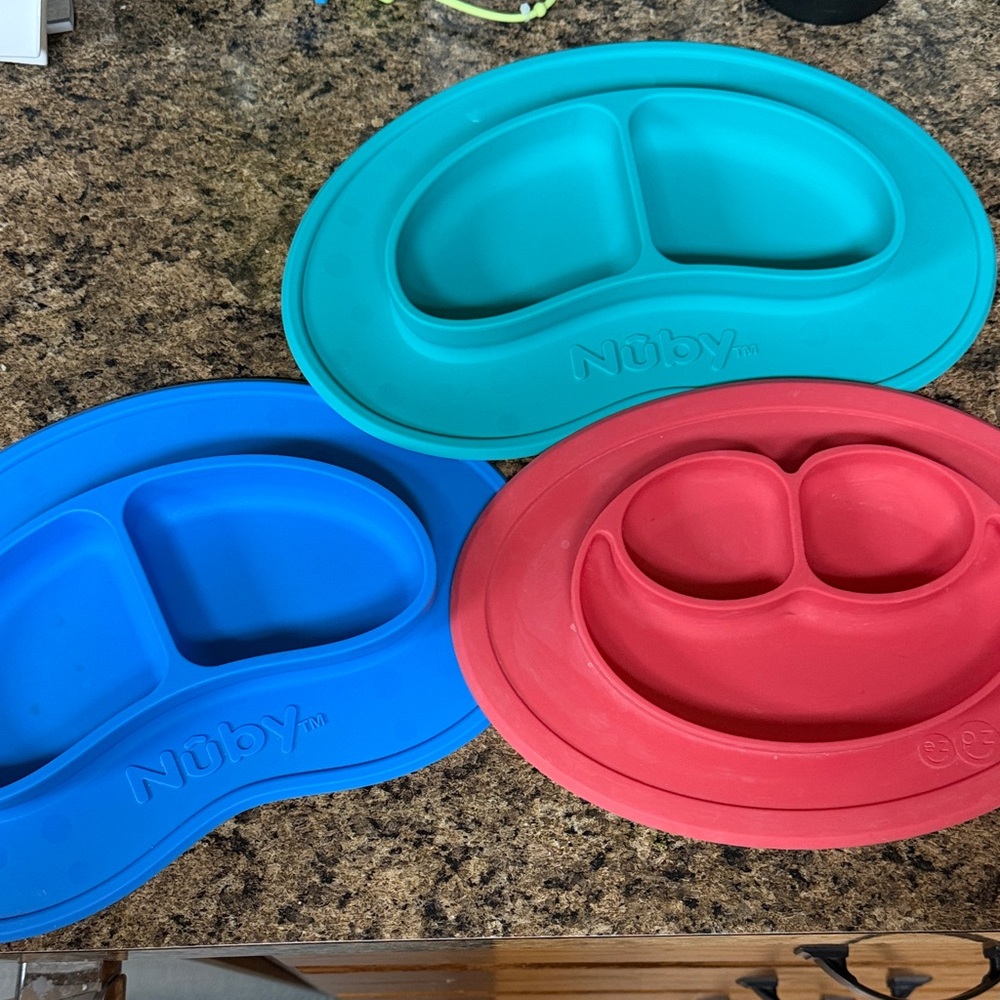 Set of 3 Silicone Suction Plates - Red, Blue, and Teal - Nuby
